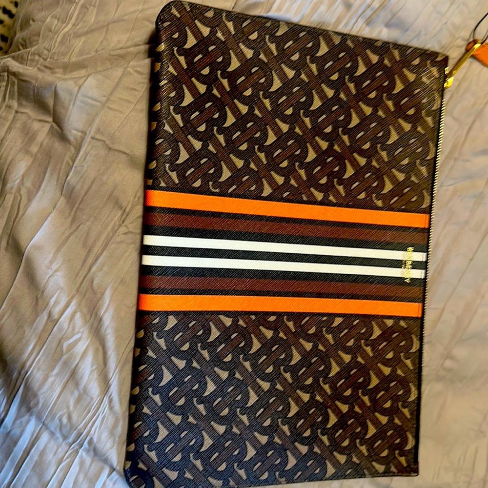 Burberry clutch